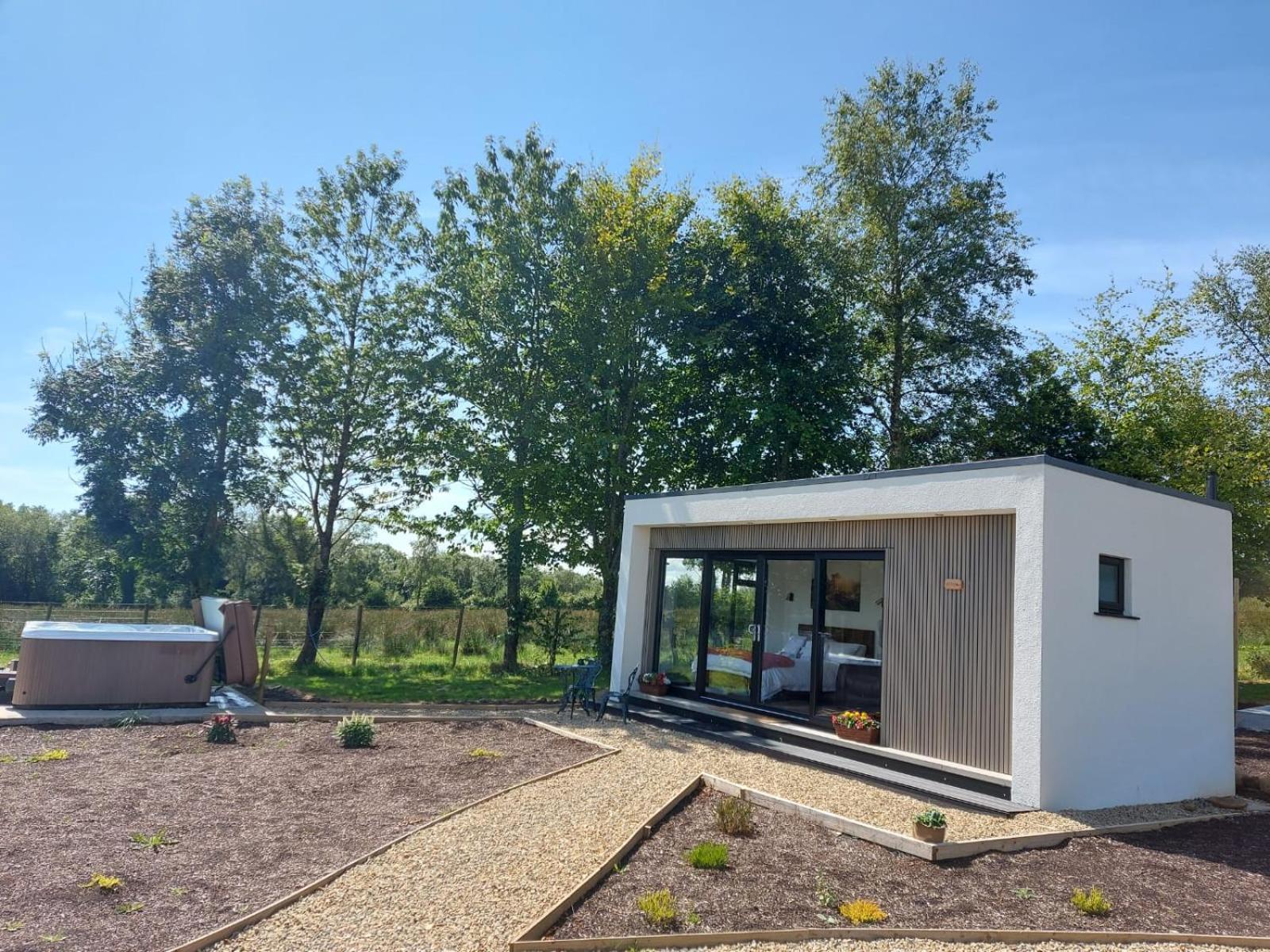 Lakescape - Waterfront Self- Catering Cabins إيننيسكيلن الغرفة الصورة