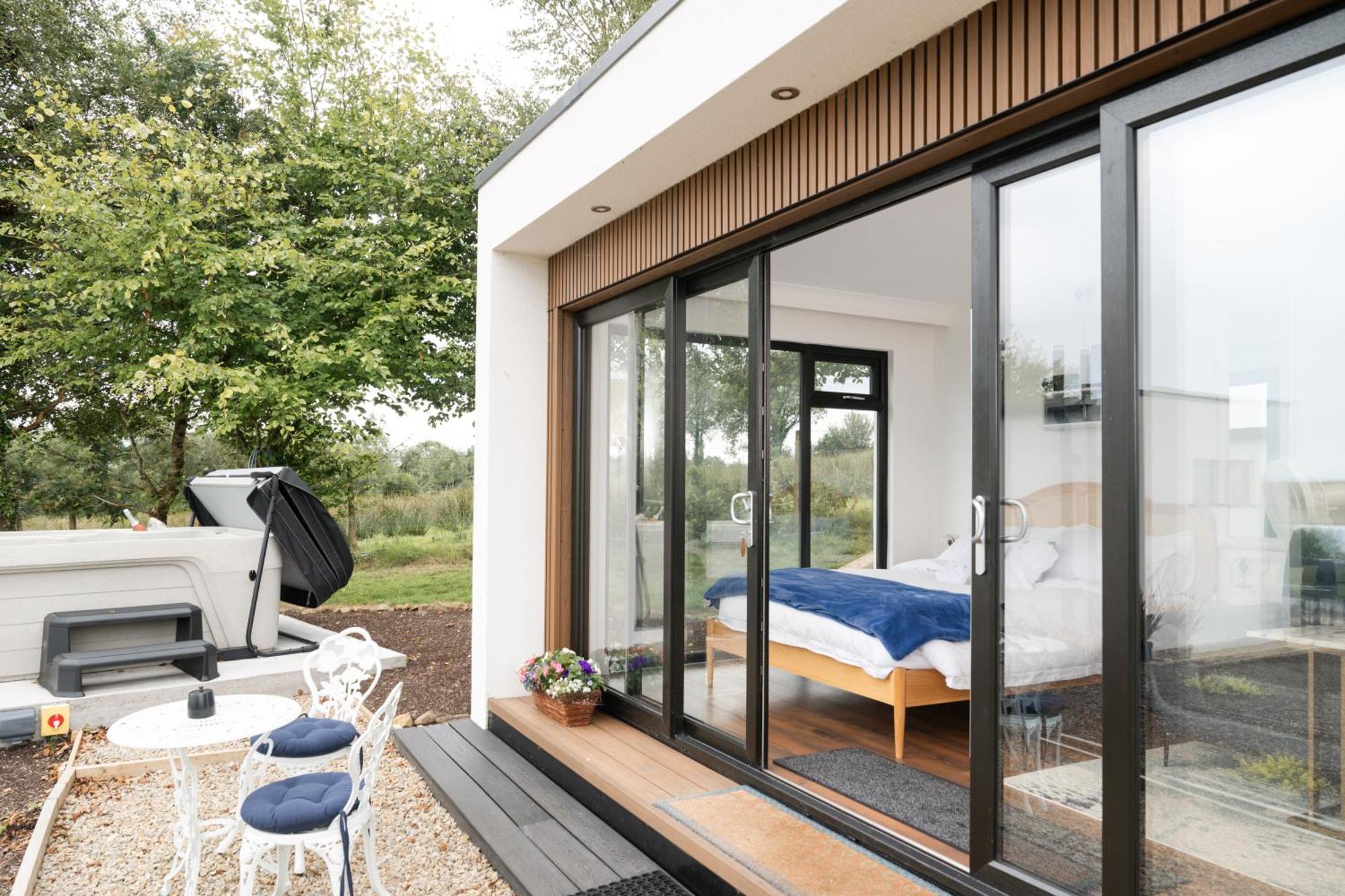 Lakescape - Waterfront Self- Catering Cabins إيننيسكيلن المظهر الخارجي الصورة
