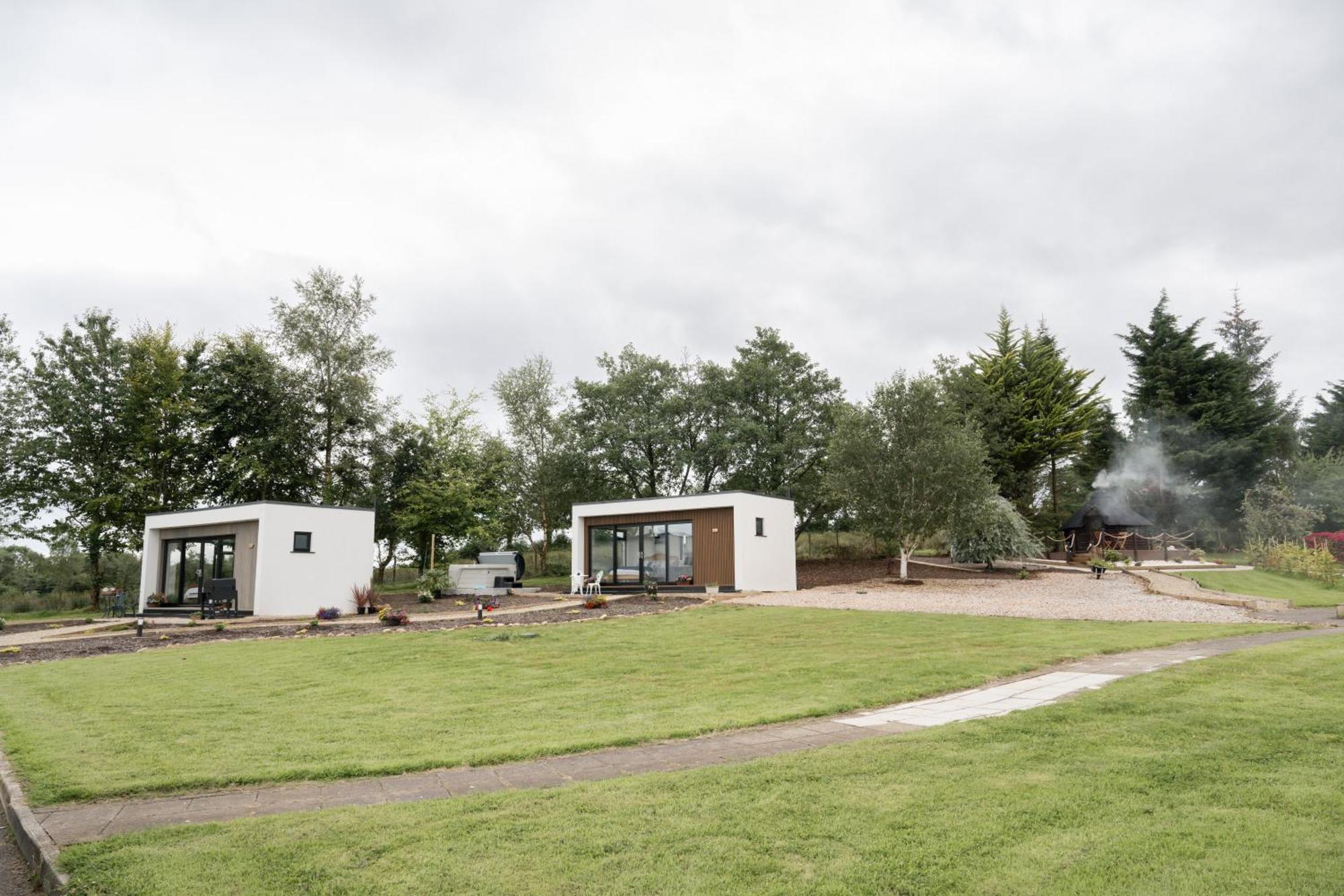 Lakescape - Waterfront Self- Catering Cabins إيننيسكيلن المظهر الخارجي الصورة