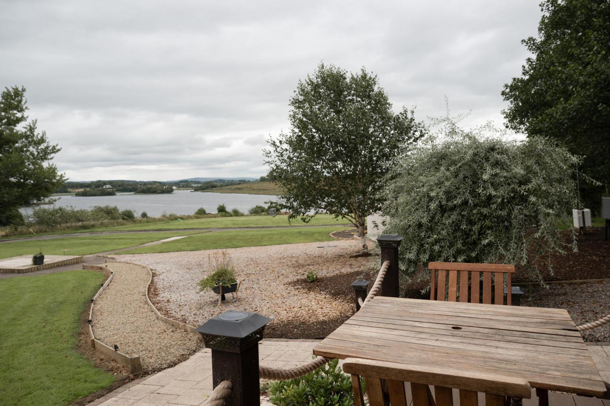 Lakescape - Waterfront Self- Catering Cabins إيننيسكيلن المظهر الخارجي الصورة